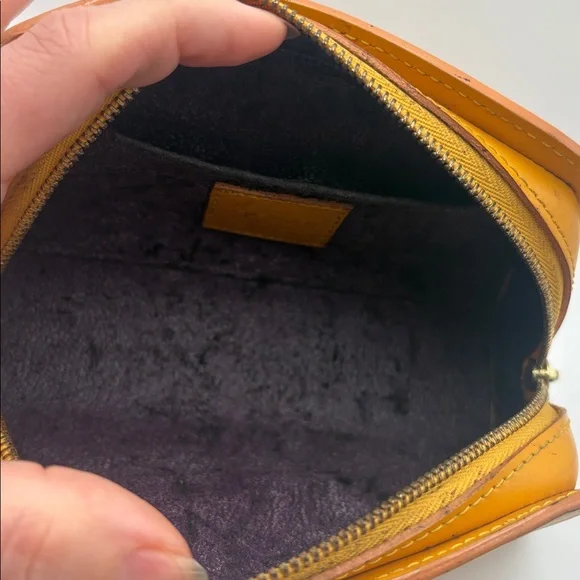 Louis Vuitton Epi Yellow Clutch pouch - Picture 5 of 8